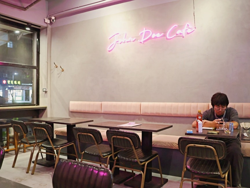 萬隆不限時咖啡廳|無名氏咖啡JOHN DOE CAFÉ 友善讀書工作環境,學生有折扣 - 第7張圖 萬隆不限時咖啡