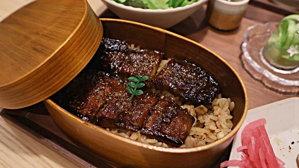 古亭素食|小小樹食 0km山物所——米其林綠星蔬食餐廳、百年建築和王德傳茶莊強強聯手,附菜單 - 第18張圖 照燒筍香茄子炊飯