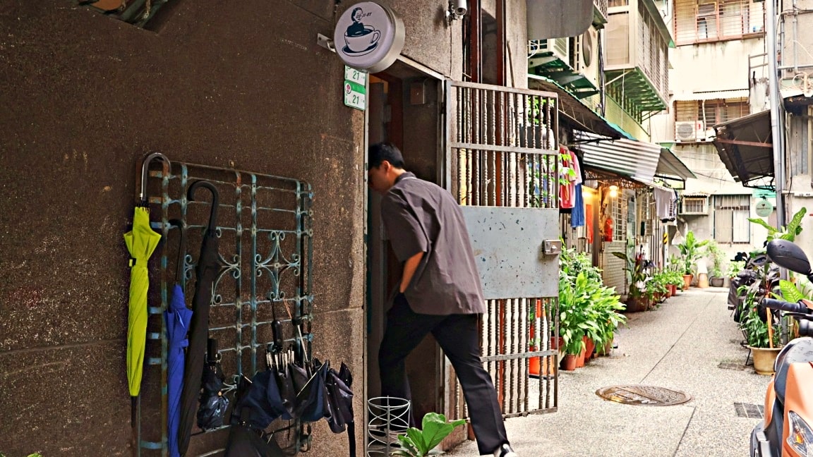 北車咖啡廳推薦|二會咖啡廳gojiby——華陰街老宅咖啡廳,即便在靜巷仍不掩其光芒 - 第2張圖 北車咖啡廳推薦|二會咖啡廳gojiby——台北知名老宅咖啡廳,即便在靜巷仍不掩其光芒