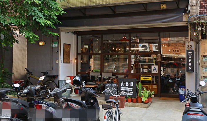 萬隆不限時咖啡廳|A.B.D. Coffee & Life——美式露營風,隨意自在不限時讀書咖啡廳 - 第2張圖