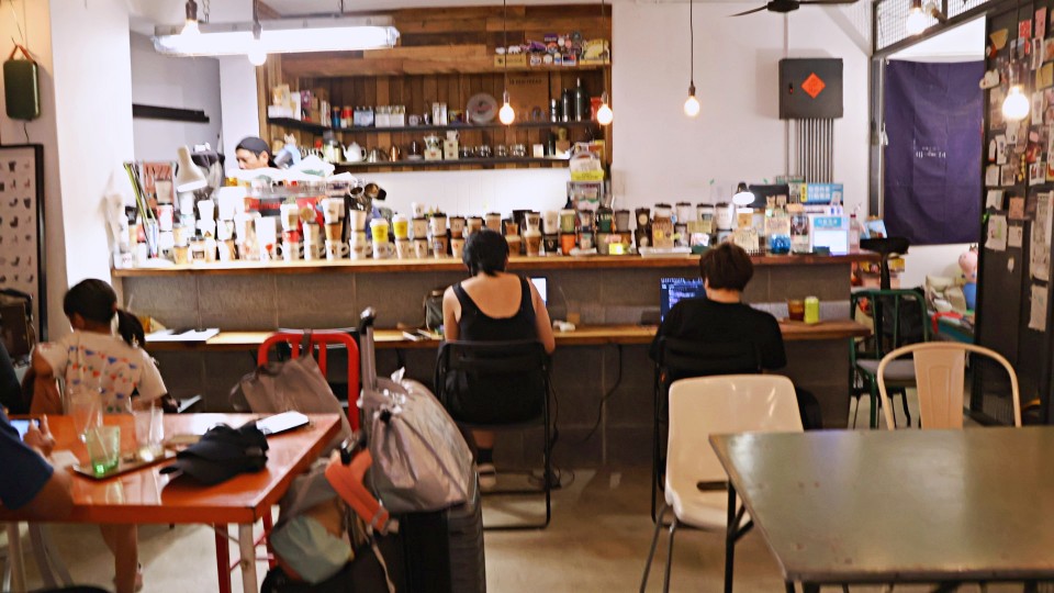 萬隆不限時咖啡廳|A.B.D. Coffee & Life——美式露營風,隨意自在不限時讀書咖啡廳 - 第7張圖