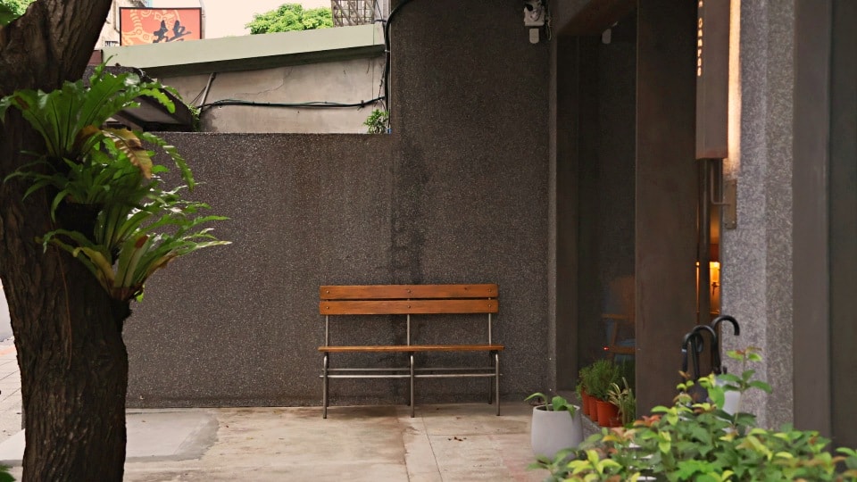 金華街咖啡廳|Out Of Office Coffee Roastery 不在辦公室金華店——洗鍊幽靜,許多人心中金華街No.1咖啡廳 - 第3張圖