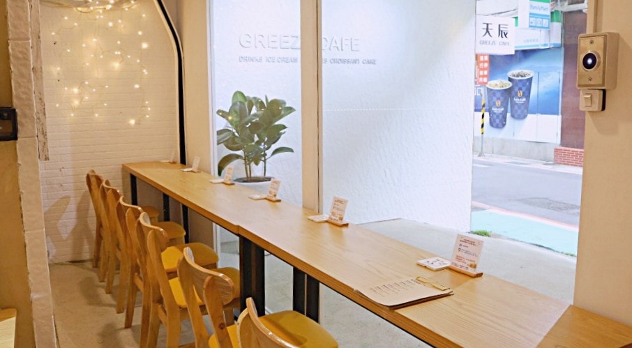 信義區不限時咖啡廳|信義天辰咖啡 Xinyi Greeze Cafe——平假日不限時每桌有插座,美味蔬食菜單 - 第5張圖 信義天辰 Xinyi Greeze Cafe環境