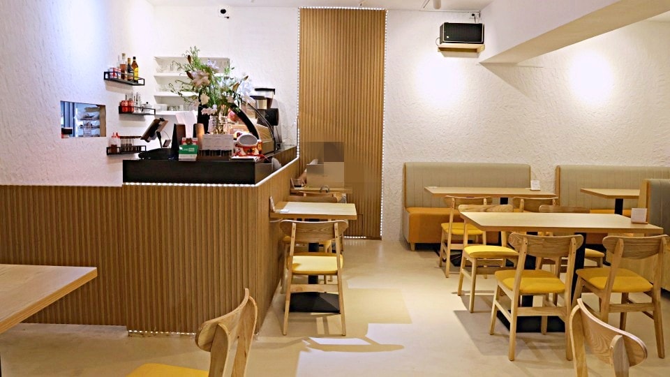 信義區不限時咖啡廳|信義天辰咖啡 Xinyi Greeze Cafe——平假日不限時每桌有插座,美味蔬食菜單 - 第7張圖 信義天辰 Xinyi Greeze Cafe環境