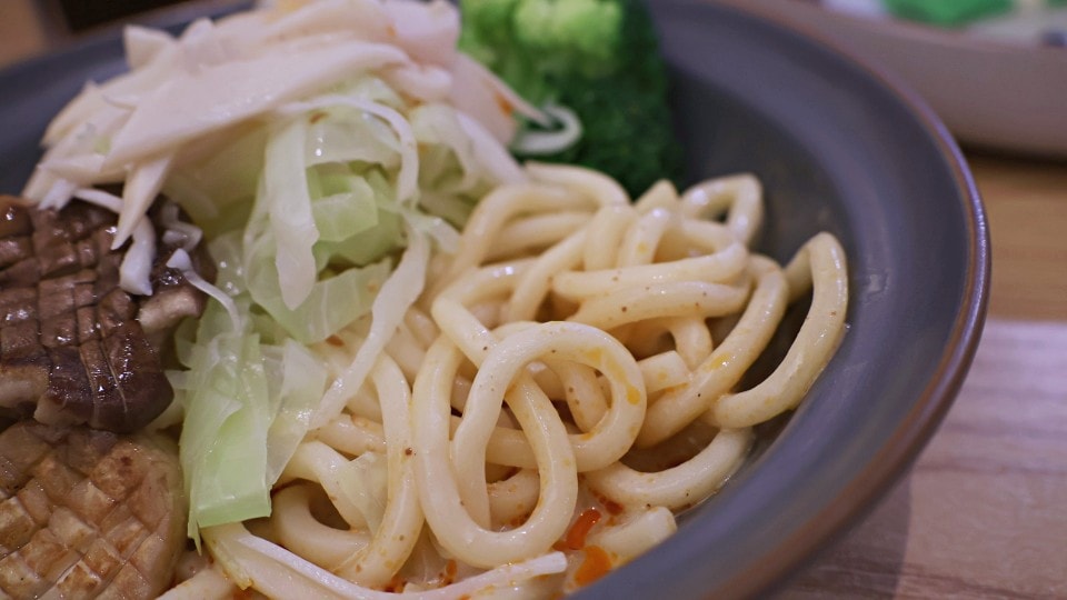 信義區不限時咖啡廳|信義天辰咖啡 Xinyi Greeze Cafe——平假日不限時每桌有插座,美味蔬食菜單 - 第26張圖