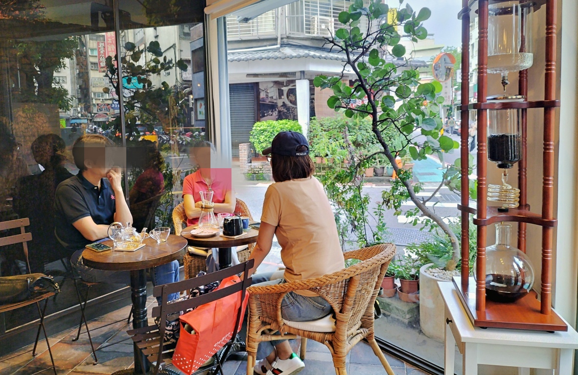 公館咖啡廳|Mimi’s Cafe米米咖啡——鄰近台大的不限時讀書咖啡廳,手作甜點 - 第4張圖