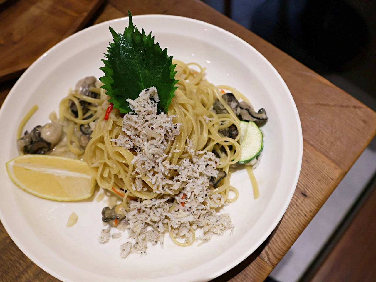 赤峰街義大利麵|waku waku pasta 赤峰店——平日都要排隊的高人氣中山義大利麵 - 第16張圖 重蒜小牡蠣清炒細扁麵