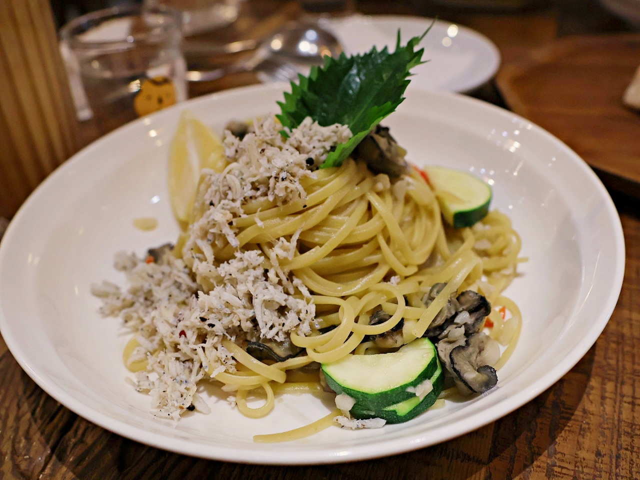 赤峰街義大利麵|waku waku pasta 赤峰店——平日都要排隊的高人氣中山義大利麵 - 第14張圖 重蒜小牡蠣清炒細扁麵