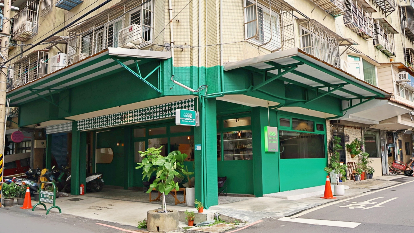 板橋新埔咖啡廳不限時|點滴二三室咖啡酒吧——寵物友善,療癒老宅風適合讀書,夜晚變身為ROLLIN BAR - 第2張圖
