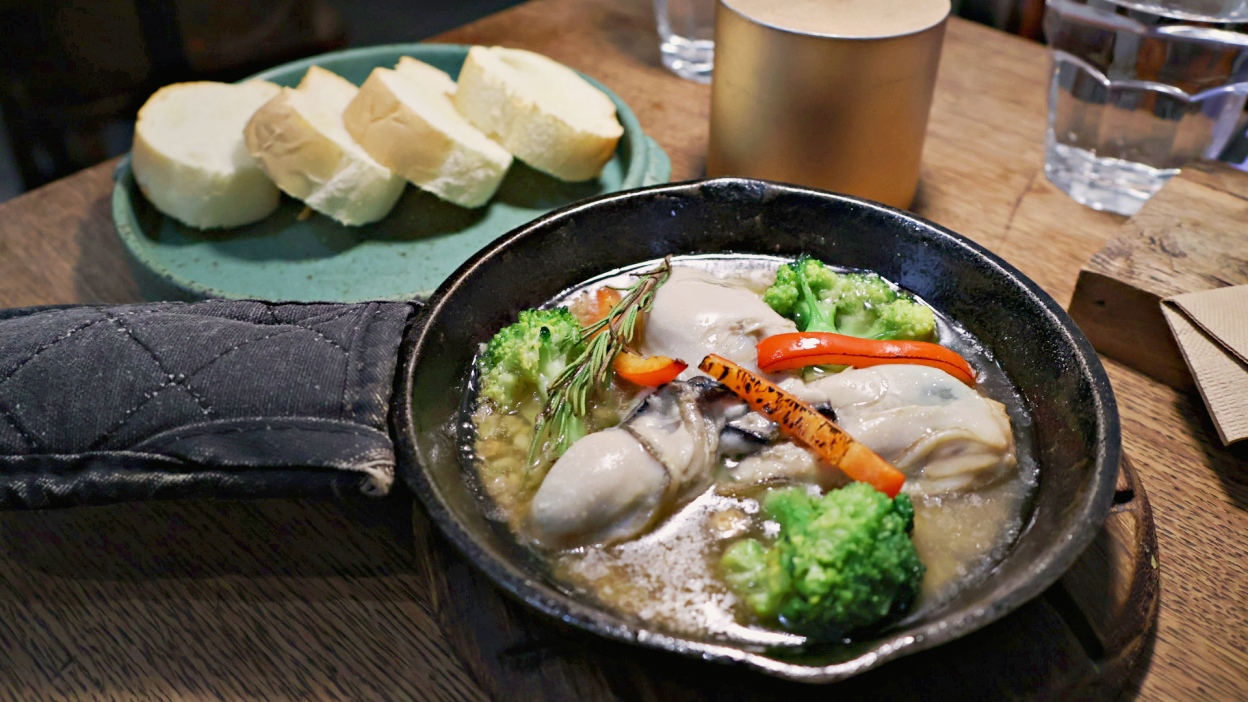 鯷魚油漬鐵板牡蠣