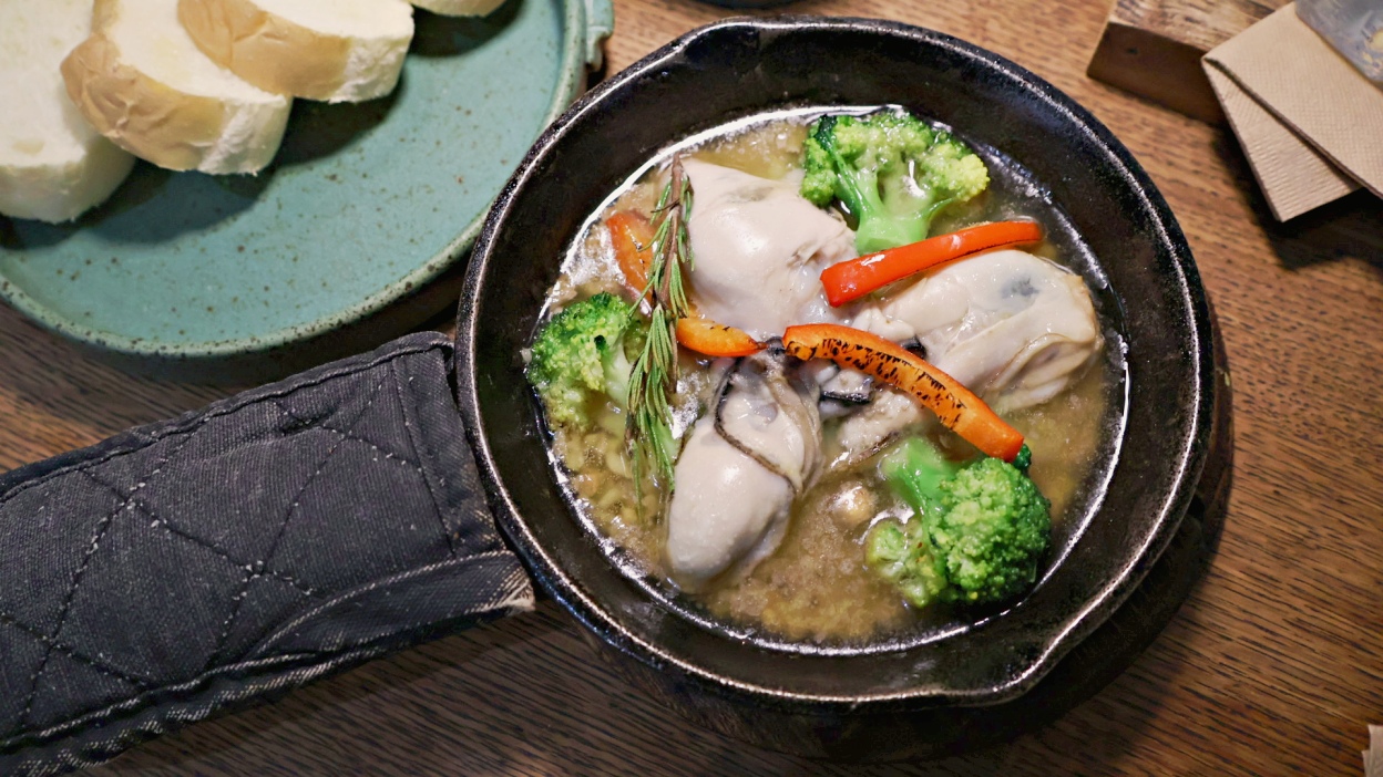 鯷魚油漬鐵板牡蠣