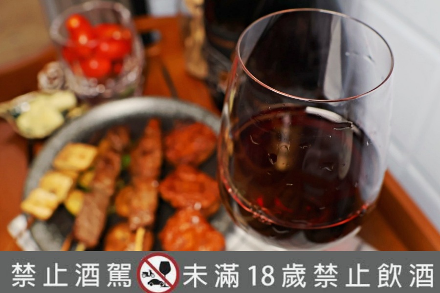 全聯紅酒推薦|南法小豬紅葡萄酒、法國拉楓莊園——為中秋烤肉串燒而生的平價紅酒,dcard高CP值紅酒 - 第11張圖