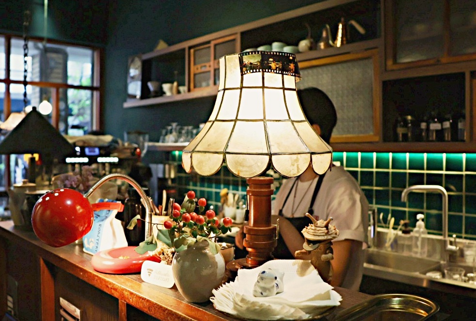 幻猻家珈琲 Pallas Cafe roaster コー ヒー ショップ ——獨特魅力與美味,破1000高分評論 - 第5張圖 迪化街老宅咖啡廳|幻猻家珈琲 Pallas Cafe 環境