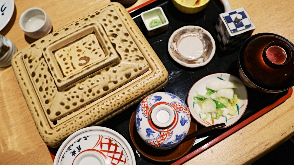 2025東京銀座鰻魚飯|炭燒富士鰻魚八重洲——平價的東京鰻魚飯三吃,榮獲Tabelog AWARD 2020名家 - 第14張圖 火烤鰻魚特餐白燒定食