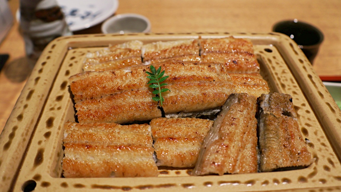 2025東京銀座鰻魚飯|炭燒富士鰻魚八重洲——平價的東京鰻魚飯三吃,榮獲Tabelog AWARD 2020名家 - 第16張圖 火烤鰻魚特餐白燒定食