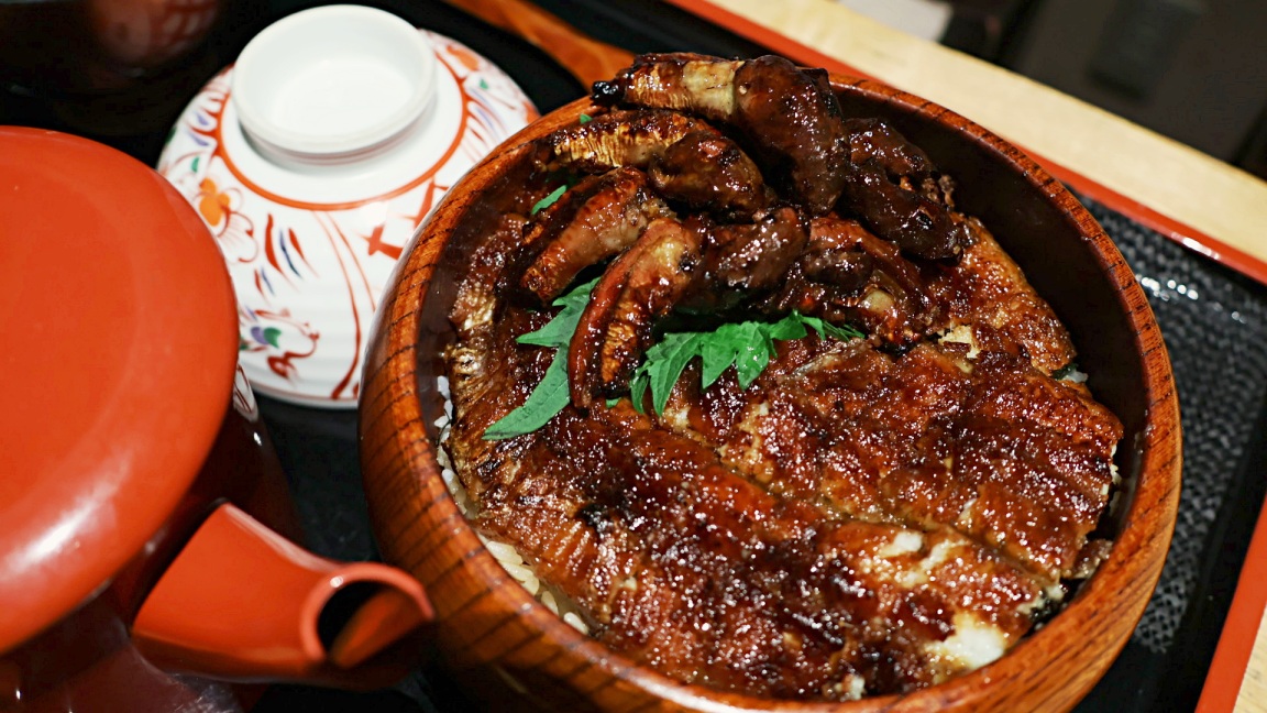 2025東京銀座鰻魚飯|炭燒富士鰻魚八重洲——平價的東京鰻魚飯三吃,榮獲Tabelog AWARD 2020名家 - 第18張圖 特製名古屋上等鰻魚蓋飯