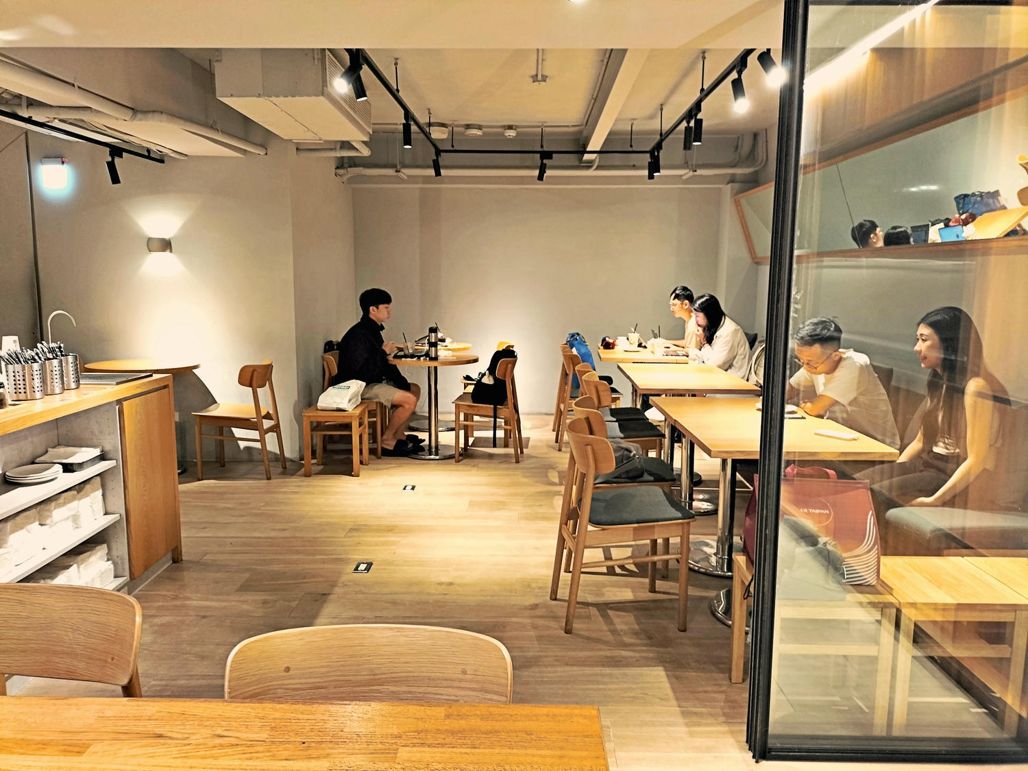 南京復興不限時餐廳|覺旅咖啡 Journey Kaffe 南京復興店——2層樓寬敞空間,餐點豐富,絕佳聚餐讀書咖啡廳 - 第12張圖