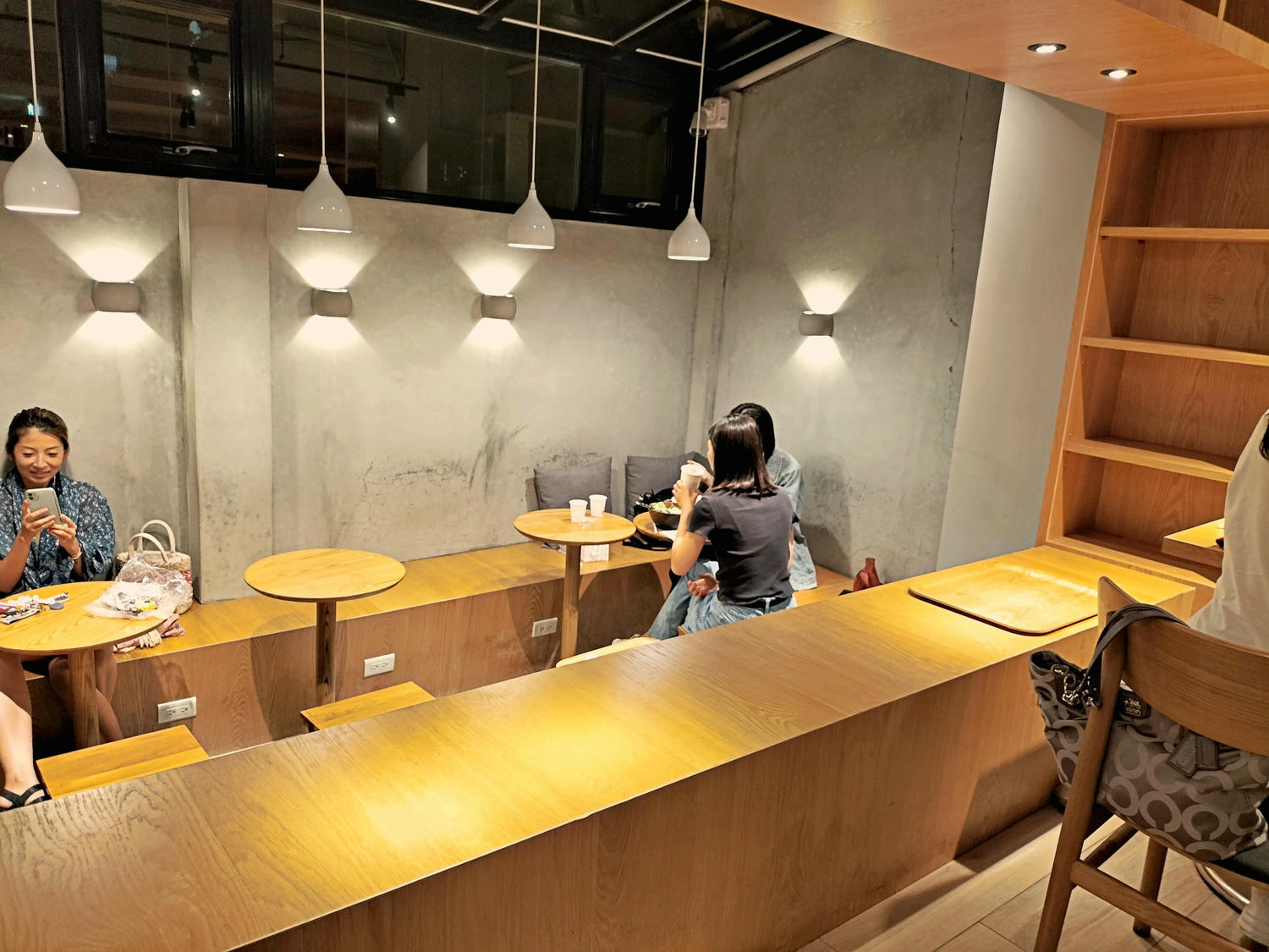 南京復興不限時餐廳|覺旅咖啡 Journey Kaffe 南京復興店——2層樓寬敞空間,餐點豐富,絕佳聚餐讀書咖啡廳 - 第9張圖