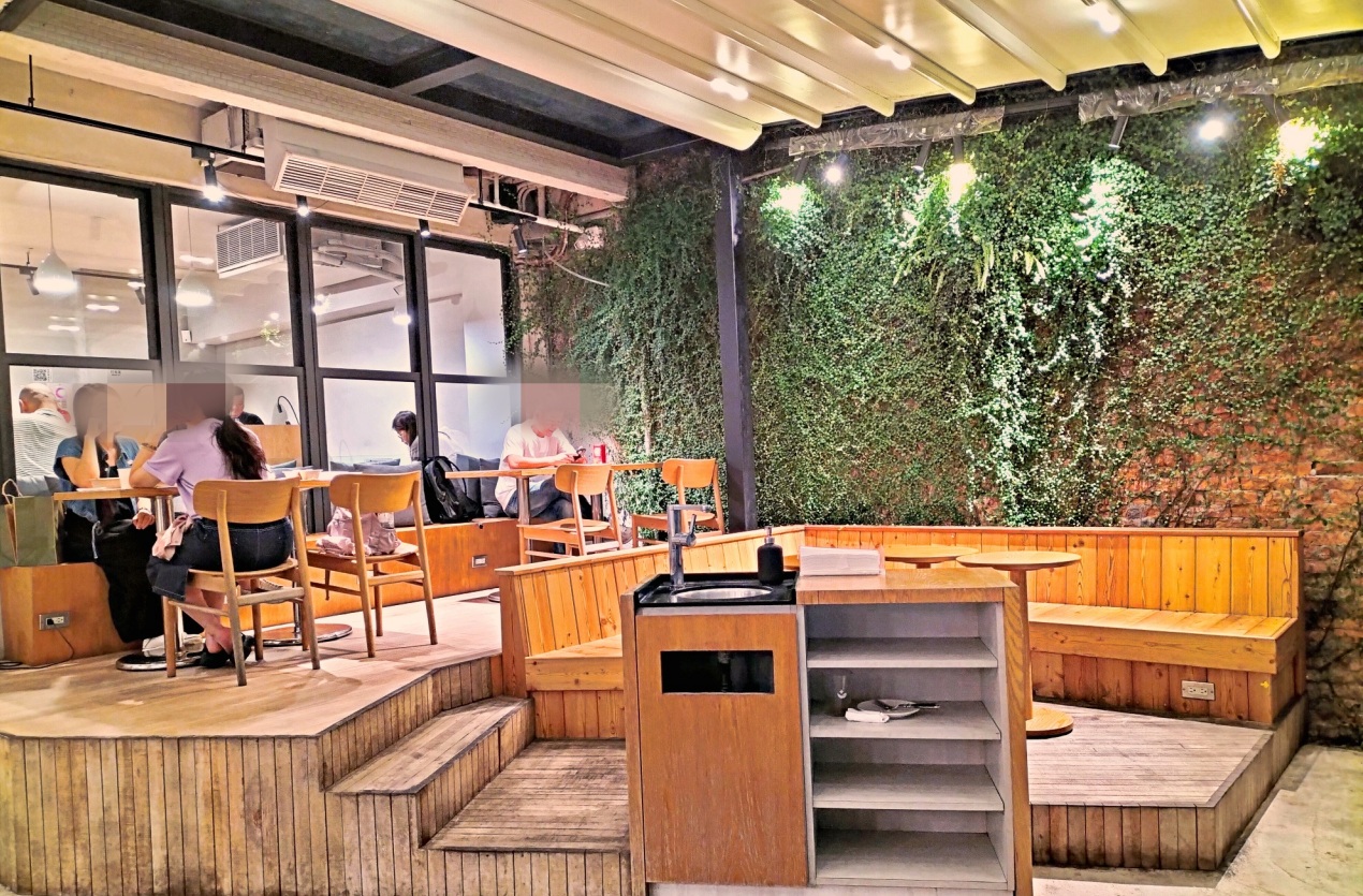 南京復興不限時餐廳|覺旅咖啡 Journey Kaffe 南京復興店——2層樓寬敞空間,餐點豐富,絕佳聚餐讀書咖啡廳 - 第5張圖 覺旅咖啡南京復興店交通環境