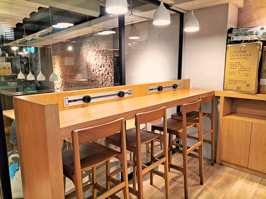 南京復興不限時餐廳|覺旅咖啡 Journey Kaffe 南京復興店——2層樓寬敞空間,餐點豐富,絕佳聚餐讀書咖啡廳 - 第8張圖 覺旅咖啡南京復興店交通環境