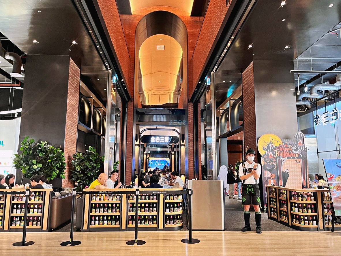 新店聚餐推薦|金色三麥新店裕隆城店——有包廂適合聊天的歡樂啤酒餐廳 - 第2張圖