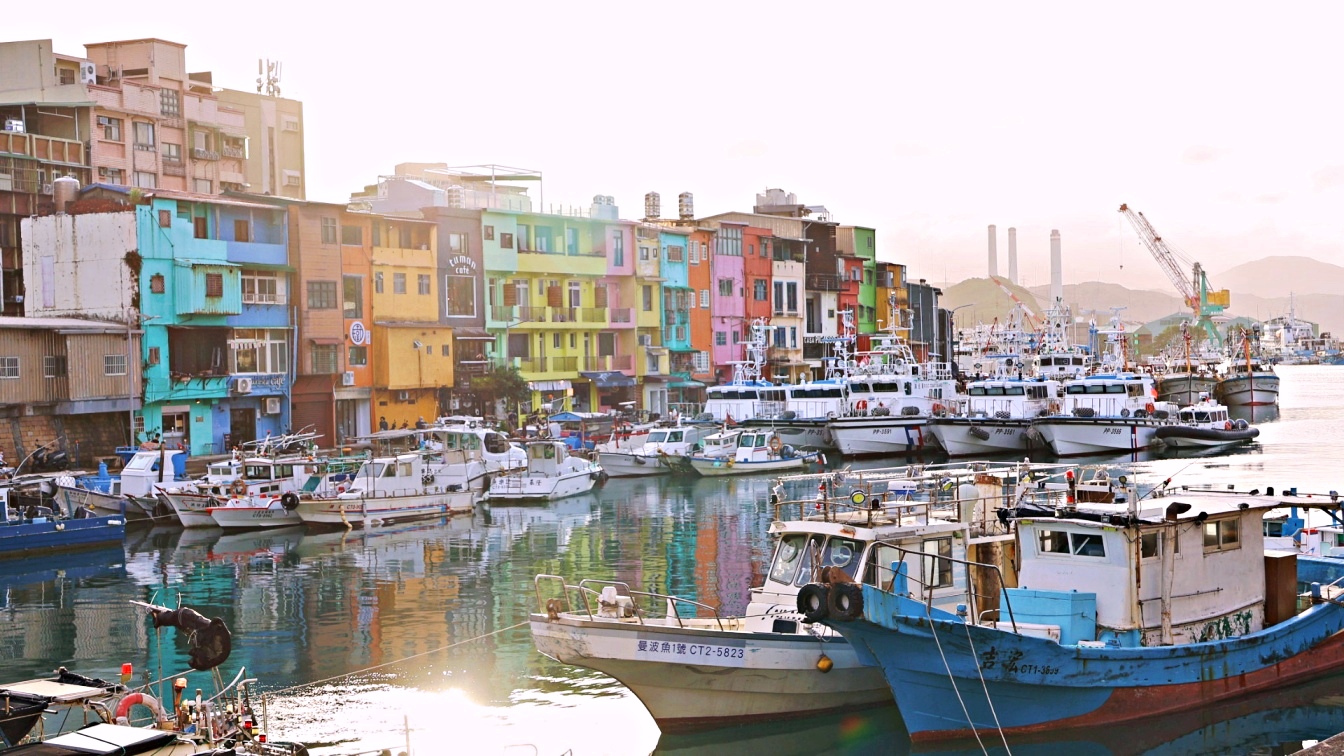 基隆海景住宿|粼島旅宿——飽覽正濱漁港邊波光瀲灩,絢麗美景的文創旅店 - 第3張圖 正濱漁港