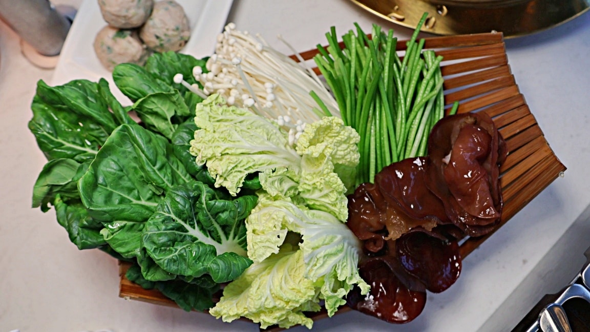 陽明山景觀餐廳|八卦夜未眠——菜單豐富,陽明山火鍋麻辣鍋烤肉夜景包廂一應俱全 - 第35張圖