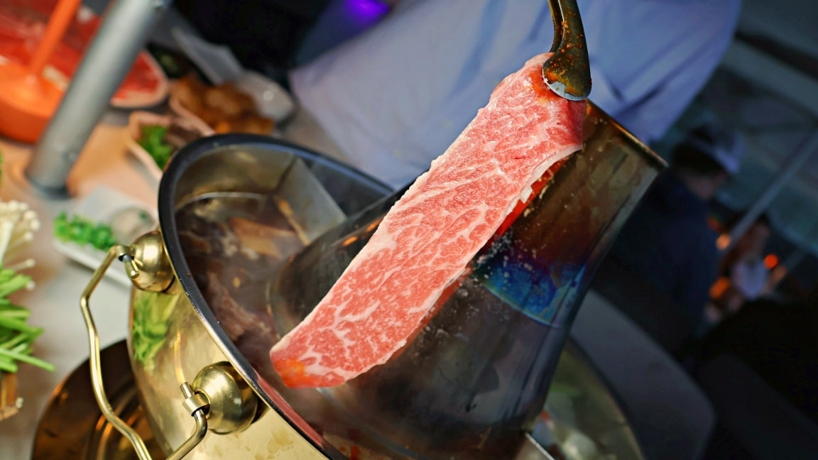 陽明山景觀餐廳|八卦夜未眠——菜單豐富,陽明山火鍋麻辣鍋烤肉夜景包廂一應俱全 - 第33張圖