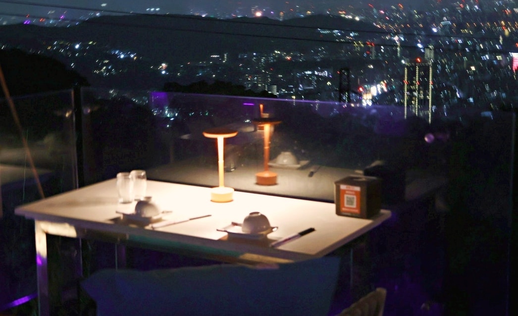 陽明山景觀餐廳|八卦夜未眠——菜單豐富,陽明山火鍋麻辣鍋烤肉夜景包廂一應俱全 - 第20張圖