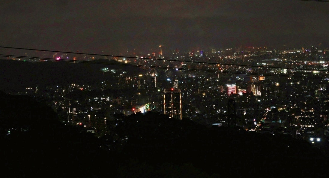 陽明山景觀餐廳|八卦夜未眠——菜單豐富,陽明山火鍋麻辣鍋烤肉夜景包廂一應俱全 - 第22張圖