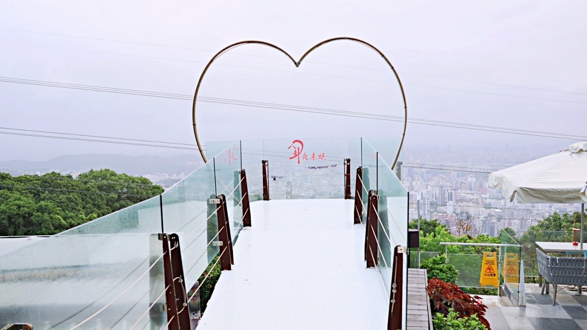 陽明山景觀餐廳|八卦夜未眠——菜單豐富,陽明山火鍋麻辣鍋烤肉夜景包廂一應俱全 - 第8張圖