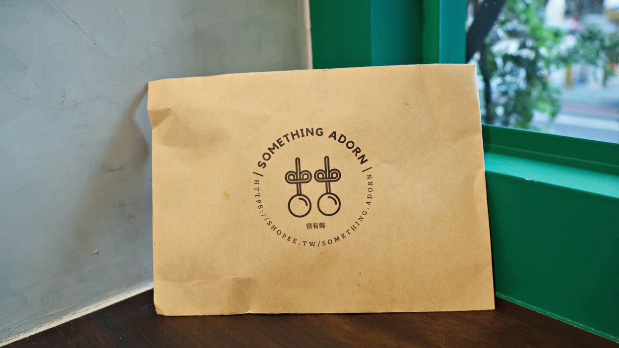 平價耳環推薦|很有飾Something Adorn——3款日常百搭的圈圈耳環,獨家訂製色,低敏材質,dcard當紅平價飾品 - 第2張圖 平價耳環推薦|SA很有飾Something Adorn——3款日常百搭的圈圈耳環,獨家訂製色,低敏材質,dcard當紅平價飾品