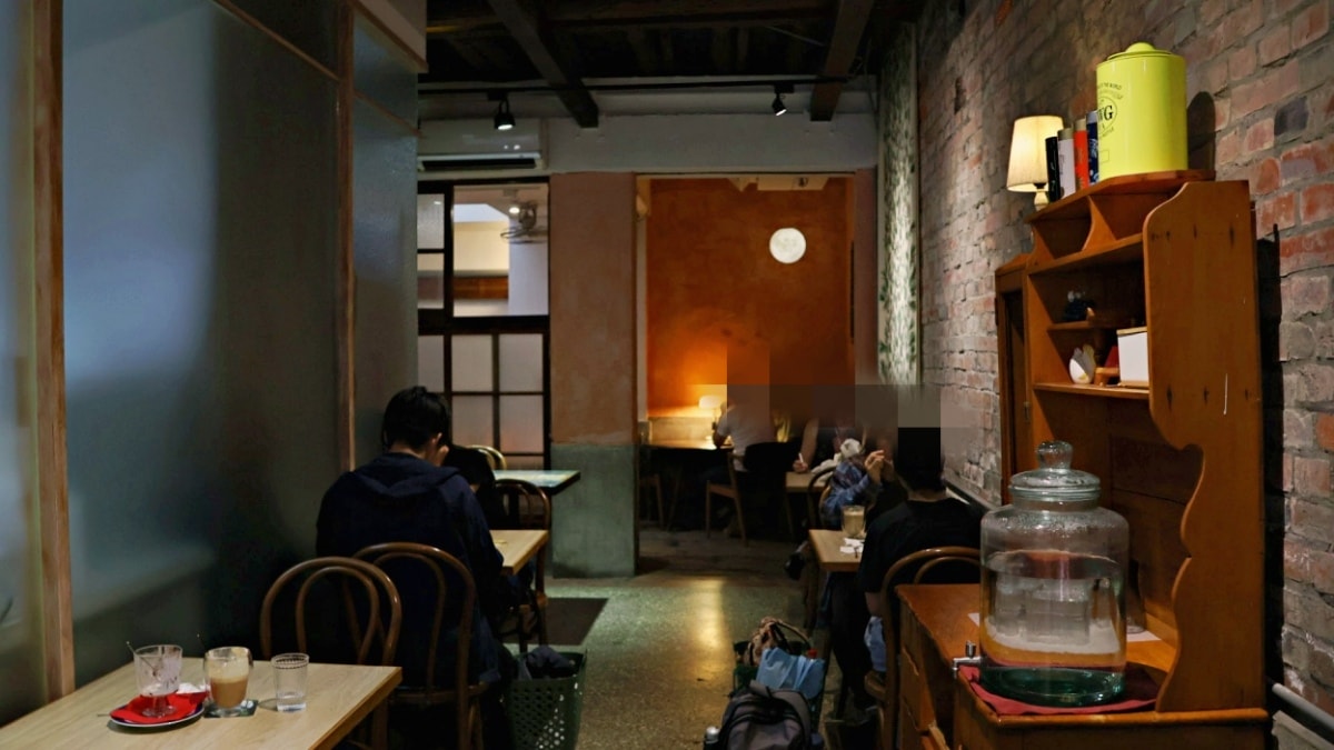 赤峰街美食|月霞咖啡Waha Cafe——讀書聊天皆宜的老派咖啡廳,菜單&真實評論 - 第3張圖 月霞咖啡Waha Cafe交通環境