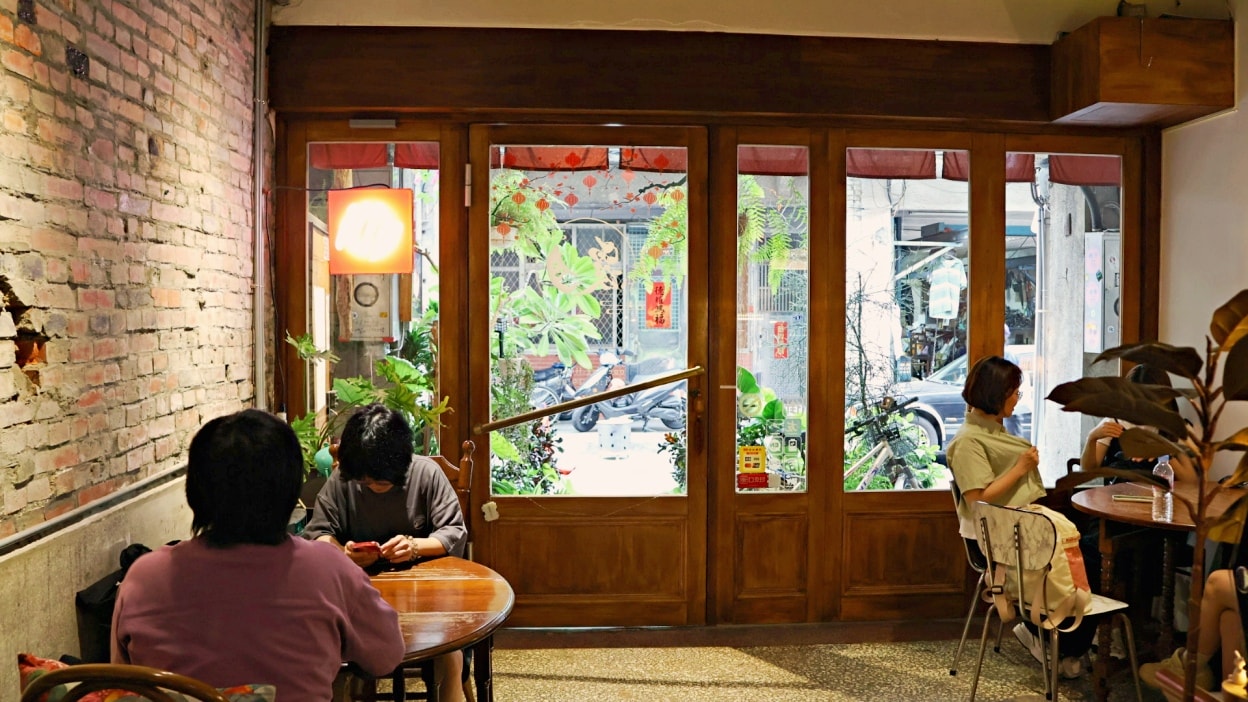 赤峰街美食|月霞咖啡Waha Cafe——讀書聊天皆宜的老派咖啡廳,菜單&真實評論 - 第4張圖 月霞咖啡Waha Cafe交通環境