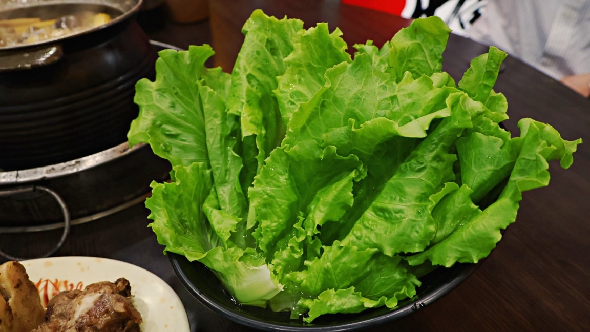 板橋羊肉爐|疆山炭燒羊肉爐板橋店——無羶味湯頭溫潤甘甜,華江橋下人氣新北羊肉爐 - 第31張圖