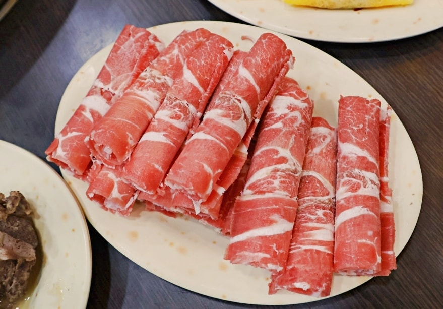 板橋羊肉爐|疆山炭燒羊肉爐板橋店——無羶味湯頭溫潤甘甜,華江橋下人氣新北羊肉爐 - 第20張圖