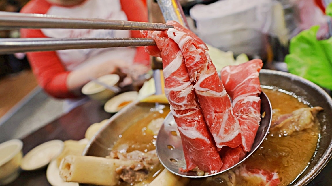 板橋羊肉爐|疆山炭燒羊肉爐板橋店——無羶味湯頭溫潤甘甜,華江橋下人氣新北羊肉爐 - 第21張圖 板橋羊肉爐