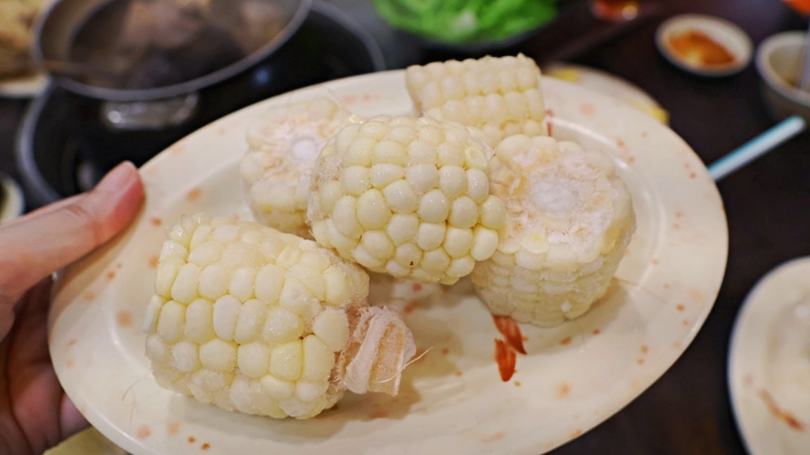 板橋羊肉爐|疆山炭燒羊肉爐板橋店——無羶味湯頭溫潤甘甜,華江橋下人氣新北羊肉爐 - 第19張圖