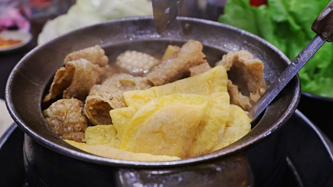板橋羊肉爐|疆山炭燒羊肉爐板橋店——無羶味湯頭溫潤甘甜,華江橋下人氣新北羊肉爐 - 第36張圖