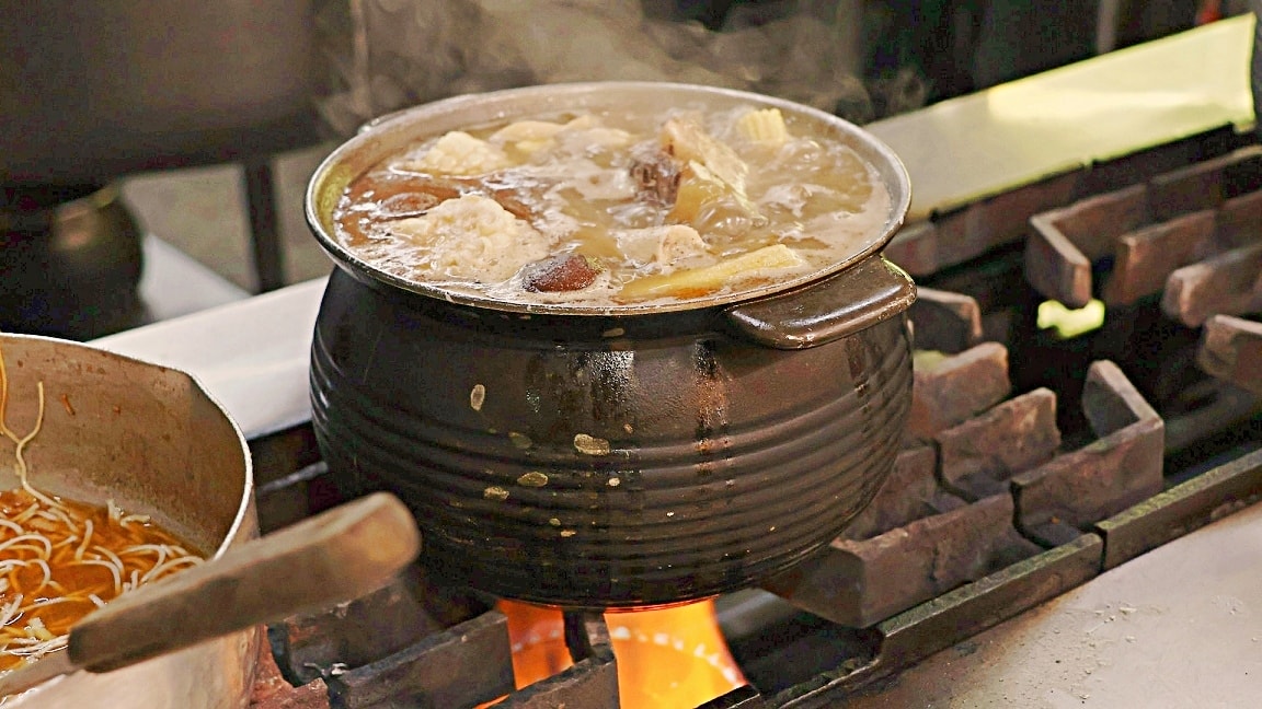 板橋羊肉爐|疆山炭燒羊肉爐板橋店——無羶味湯頭溫潤甘甜,華江橋下人氣新北羊肉爐 - 第9張圖 板橋羊肉爐推薦