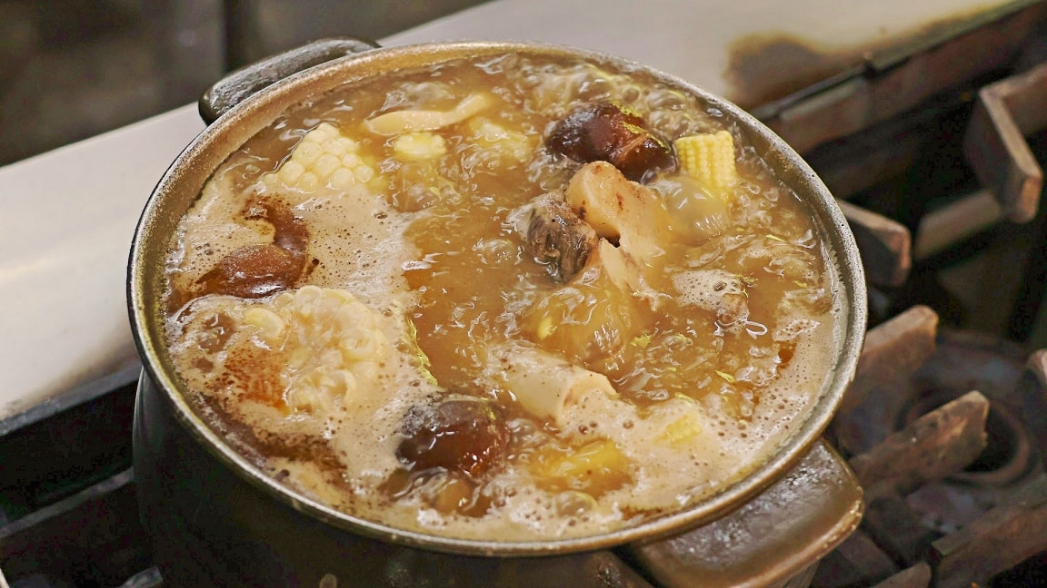 板橋羊肉爐|疆山炭燒羊肉爐板橋店——無羶味湯頭溫潤甘甜,華江橋下人氣新北羊肉爐 - 第16張圖 板橋羊肉爐