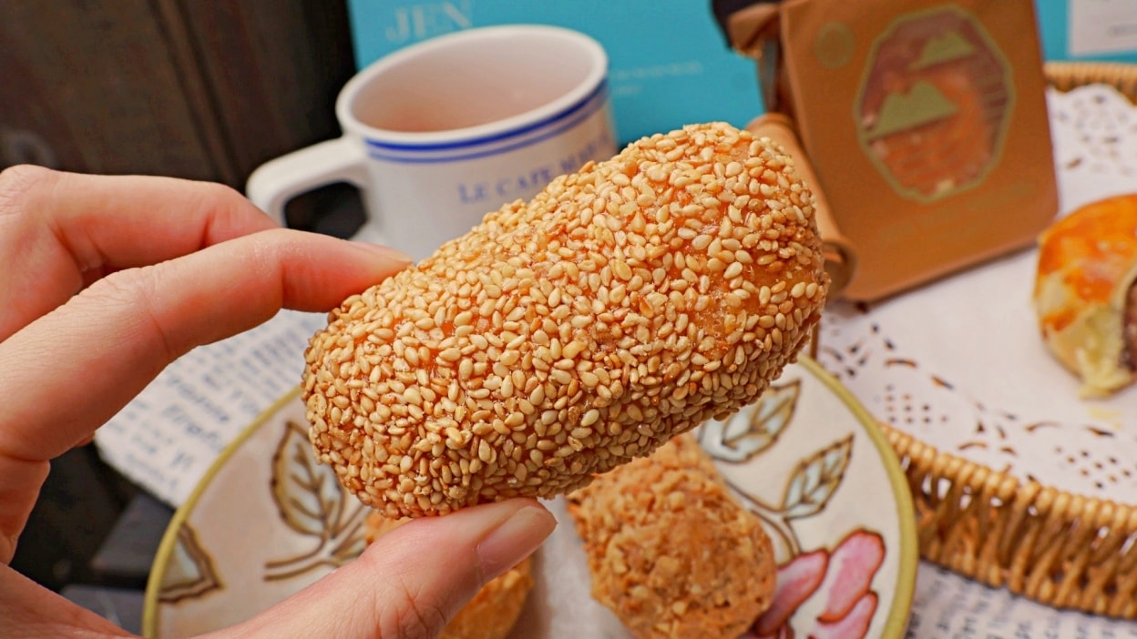 基隆伴手禮|珍味香餅家——基隆在地62年老店,招牌手工麻荖沙其馬帝王酥春節禮盒 - 第11張圖