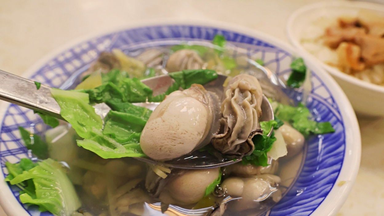 寧夏夜市蚵仔煎TOP1|圓環邊蚵仔煎——米其林餐盤黃仁勳加持的大台北蚵仔煎名店評論 - 第13張圖