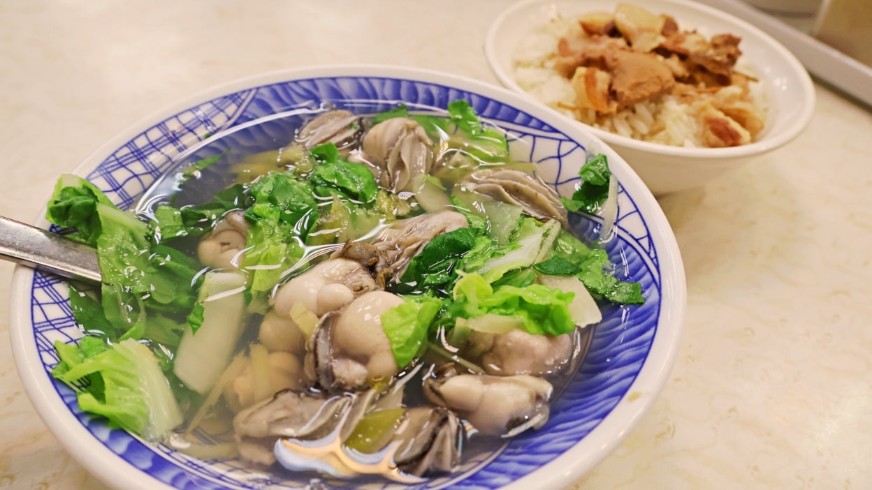 寧夏夜市蚵仔煎TOP1|圓環邊蚵仔煎——米其林餐盤黃仁勳加持的大台北蚵仔煎名店評論 - 第12張圖