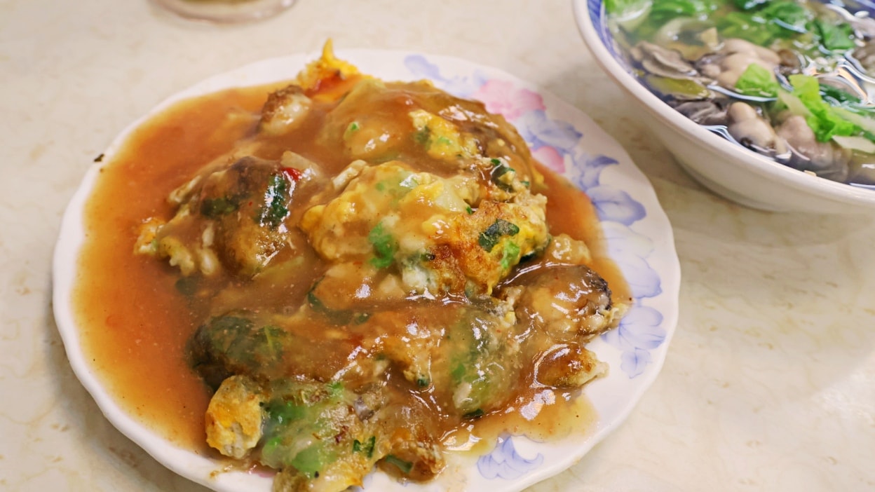 寧夏夜市蚵仔煎TOP1|圓環邊蚵仔煎——米其林餐盤黃仁勳加持的大台北蚵仔煎名店評論 - 第9張圖