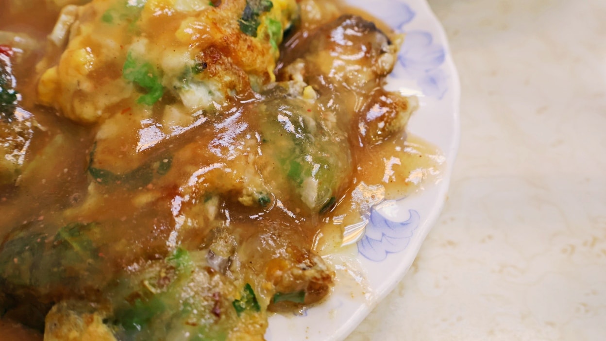 寧夏夜市蚵仔煎TOP1|圓環邊蚵仔煎——米其林餐盤黃仁勳加持的大台北蚵仔煎名店評論 - 第11張圖