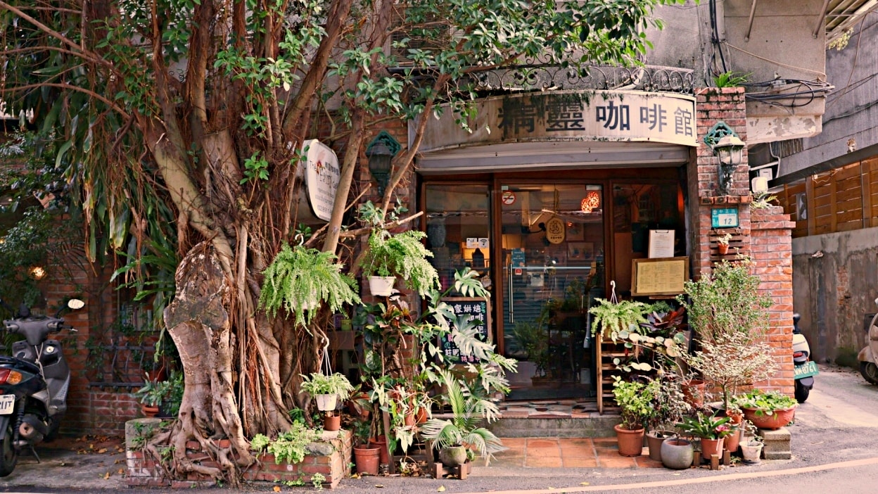 七張咖啡廳推薦|精靈咖啡館——老字號南非特色餐點自家烘焙咖啡,溫馨又有特色 - 第2張圖