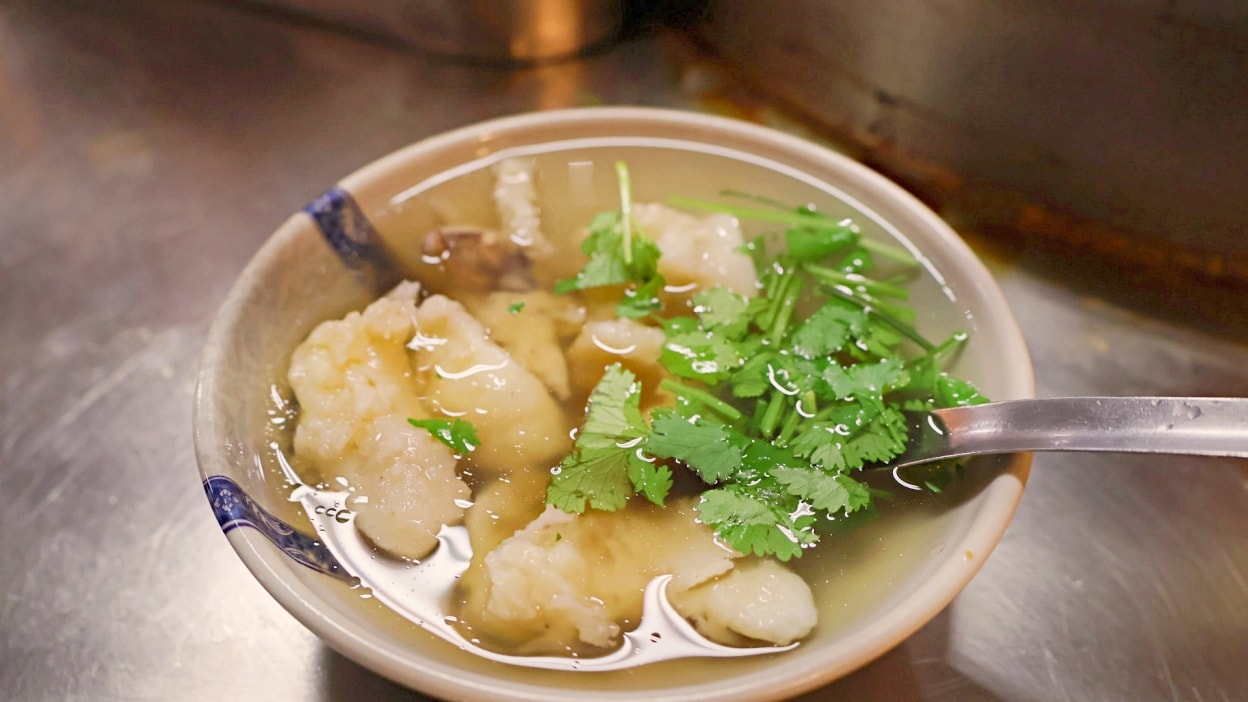 基隆大麵炒｜花枝焿·大麵炒評論：吃3碗的60年老店，郭台銘愛店