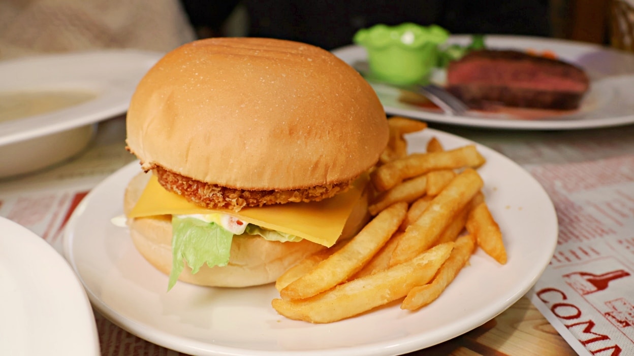 台北巨無霸漢堡|Huge Burger——士林夜市超過20公分的大漢堡,菜單豐富 - 第26張圖