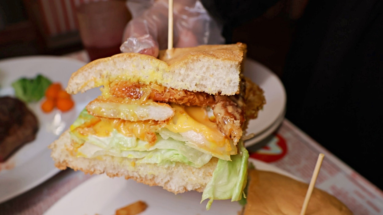 台北巨無霸漢堡|Huge Burger——士林夜市超過20公分的大漢堡,菜單豐富 - 第25張圖